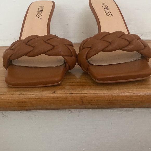 NWOT Neutral Caramel Colored Vegan Leather Braided Mule - Picture 4 of 12